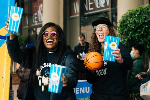 Cashback court fans with popcorn